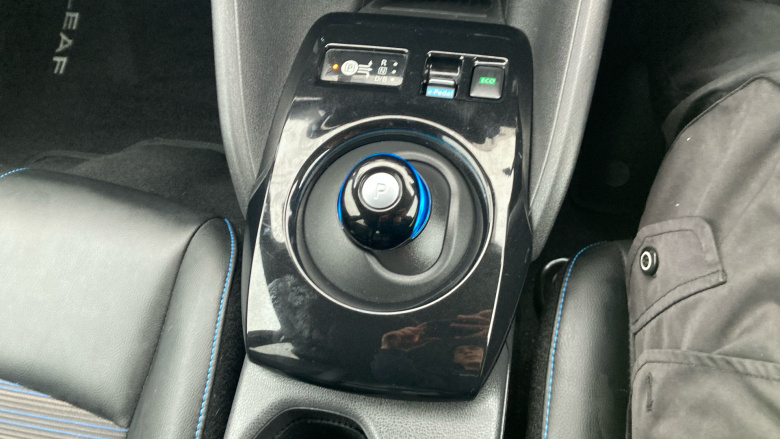 Nissan LEAF 110kW N-Connecta 40kWh 5dr Auto Electric Hatchback